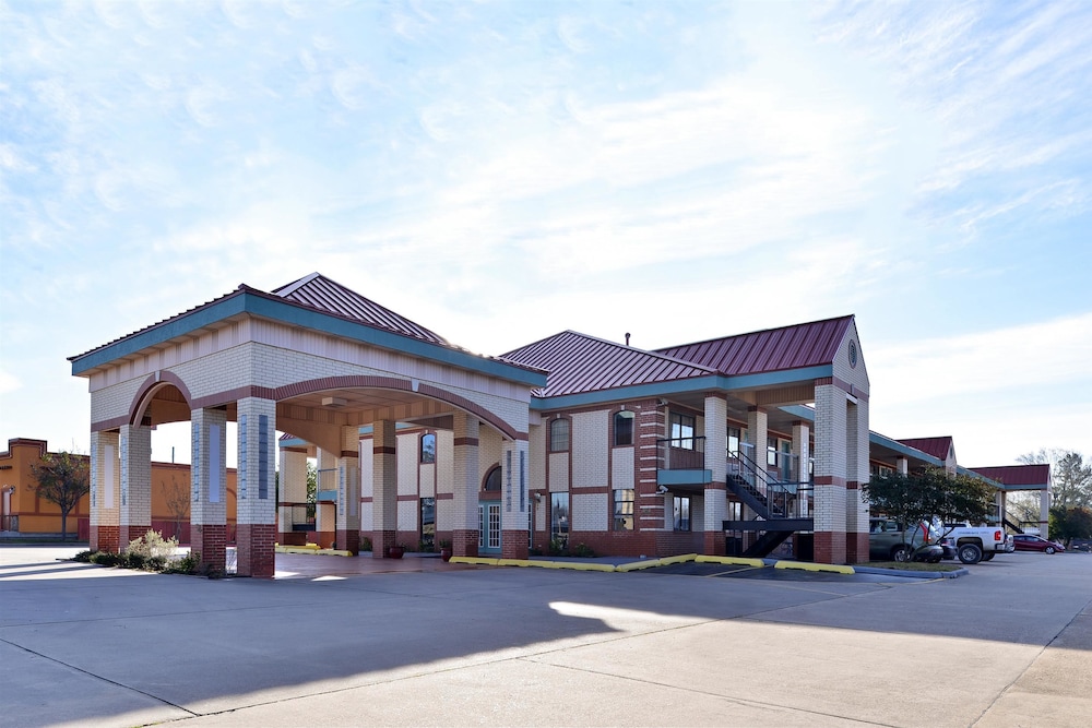 Quality Inn & Suites New Boston - Texarkana West 51/61