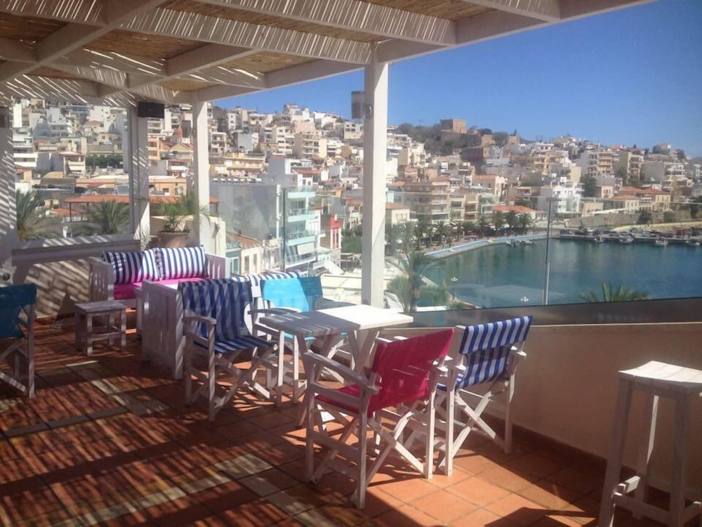 Itanos Hotel 18/25
