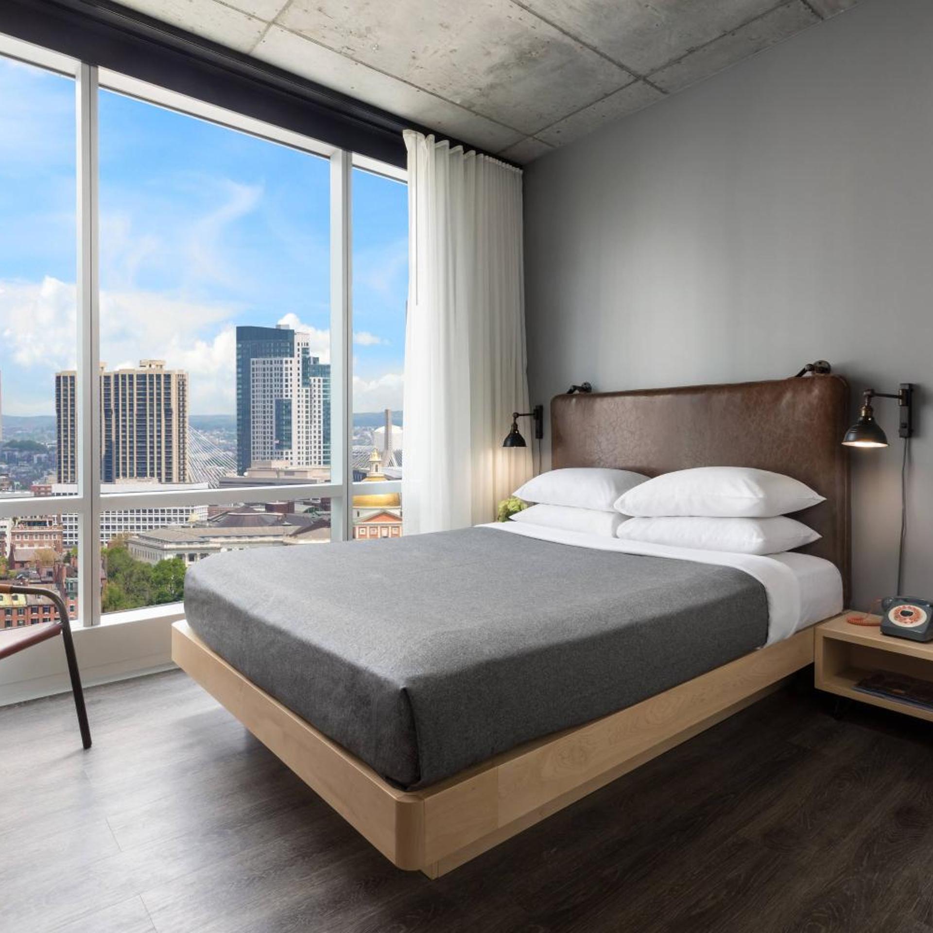 Guest Room, Queen Bed, City View, Central Strip Strip View