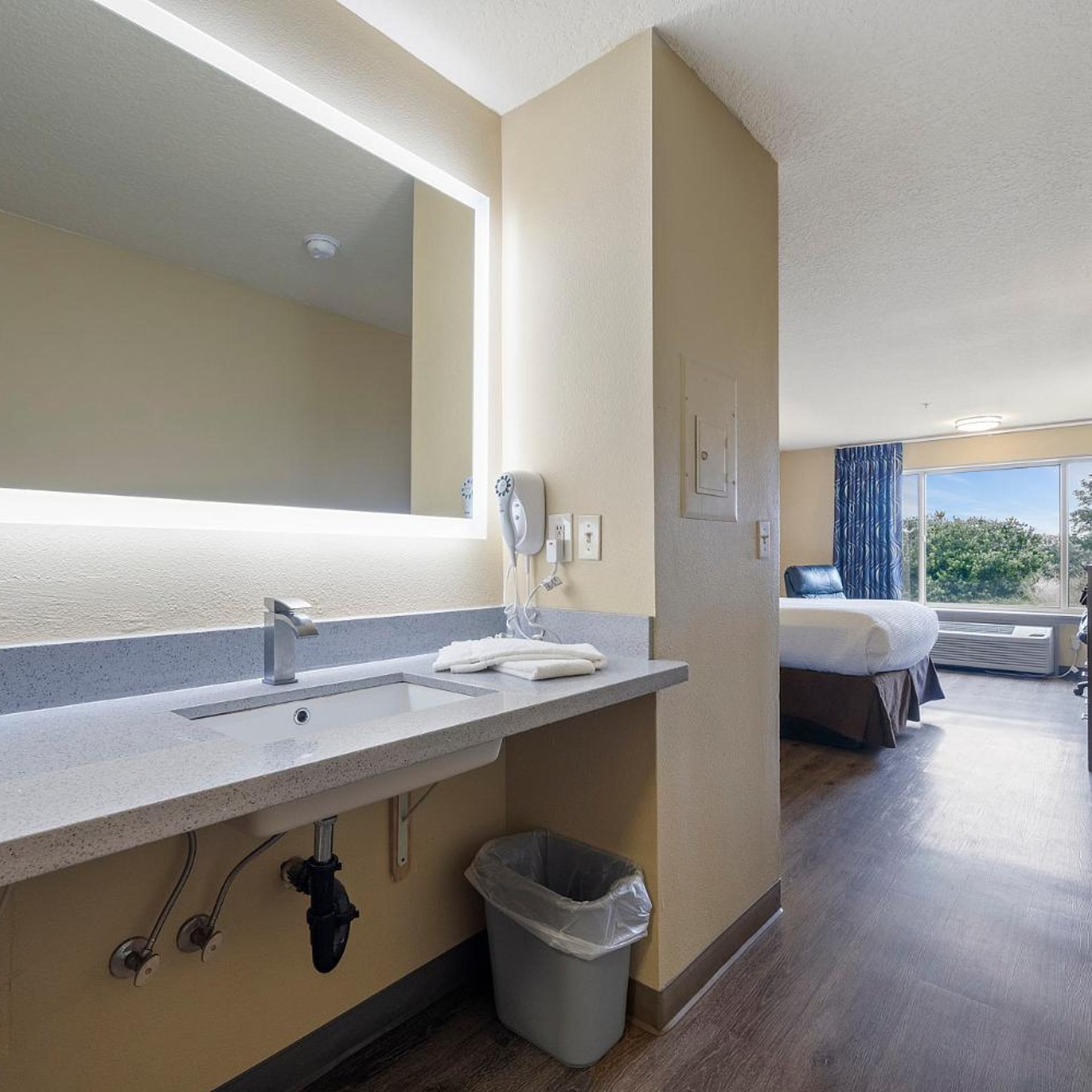 Cedars Ocean View Inn 33/35