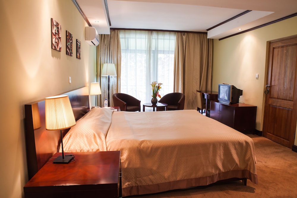 Gorillas Volcanoes Hotel 10/40
