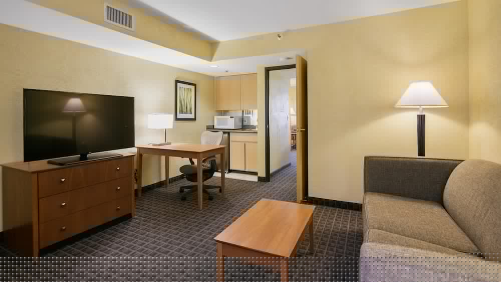 Best Western Plus Scottsdale Thunderbird Suites 28/46