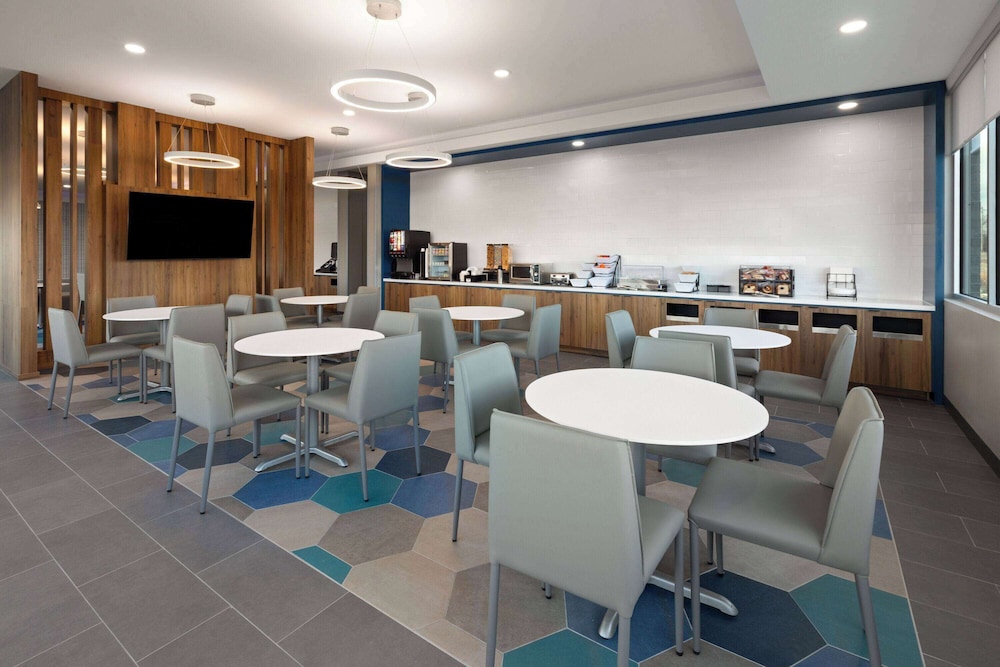 Microtel Inn & Suites by Wyndham Olive Branch 32/37