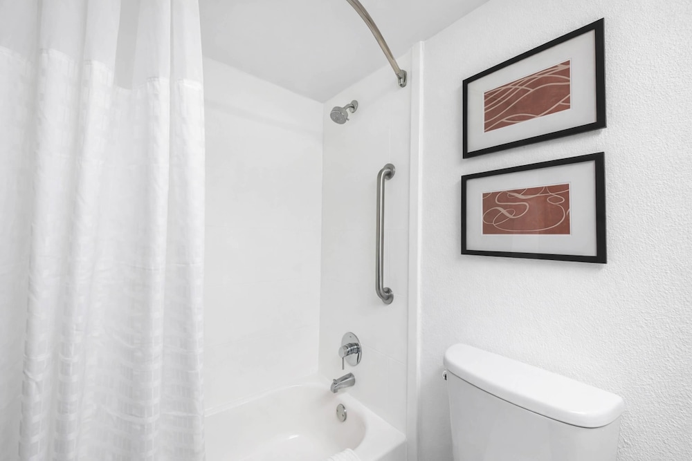 جناح ركني بسرير كينج، Comfort Suites Baymeadows Near Butler Blvd 6/6