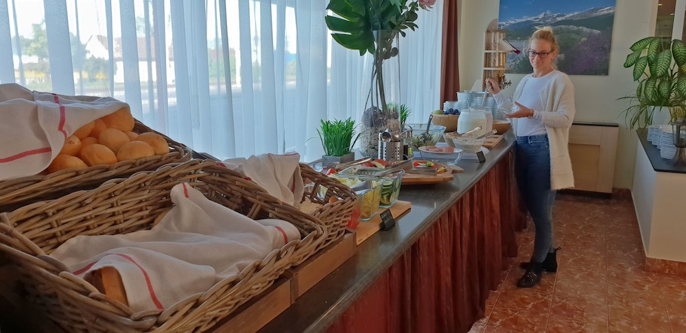 Canada Hotel Budapest 28/50