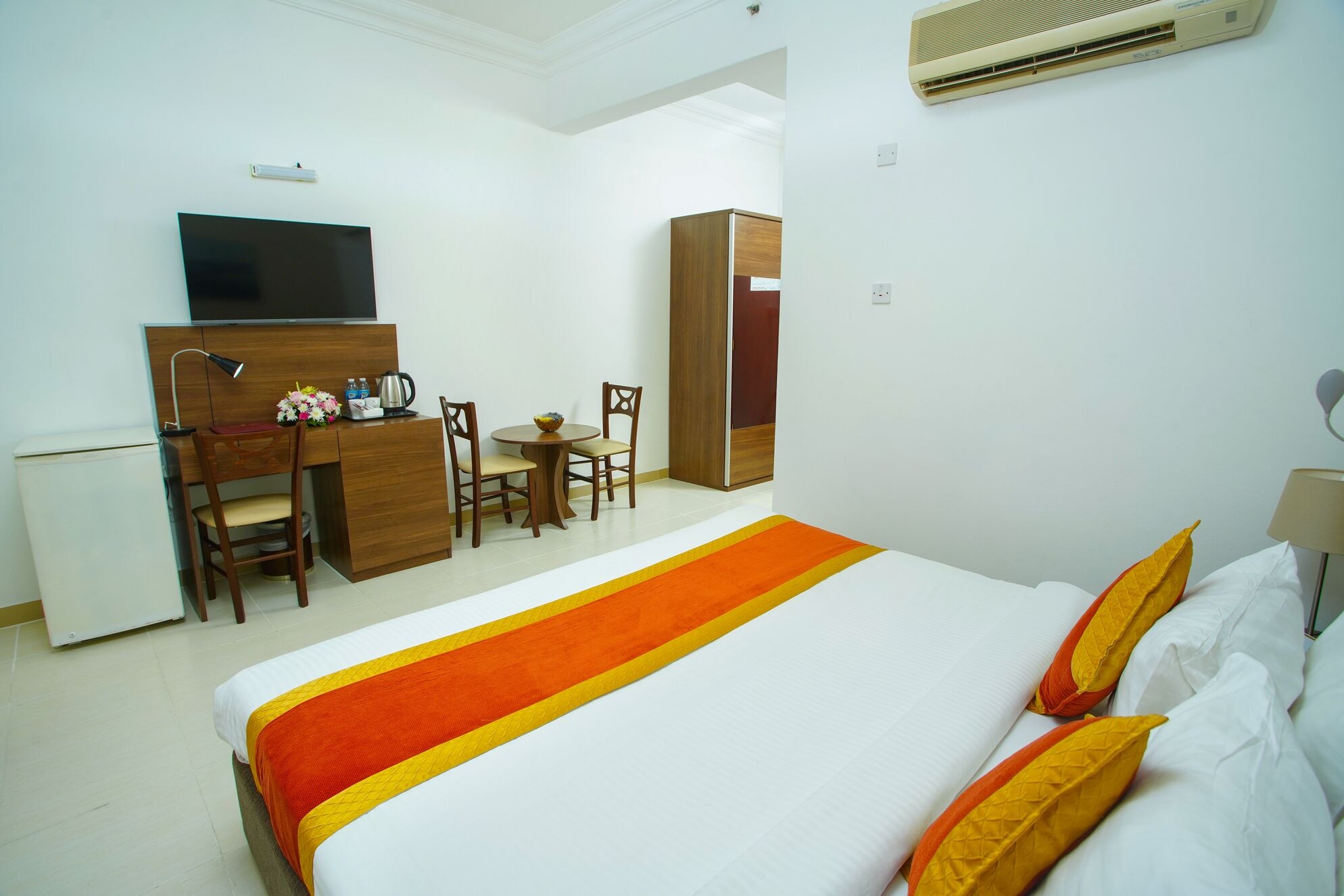 ROOM, SINGLE