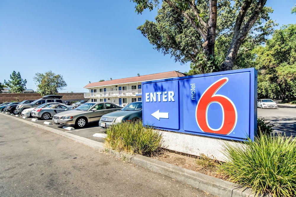 Motel6 Stockton, CA - North 39/46