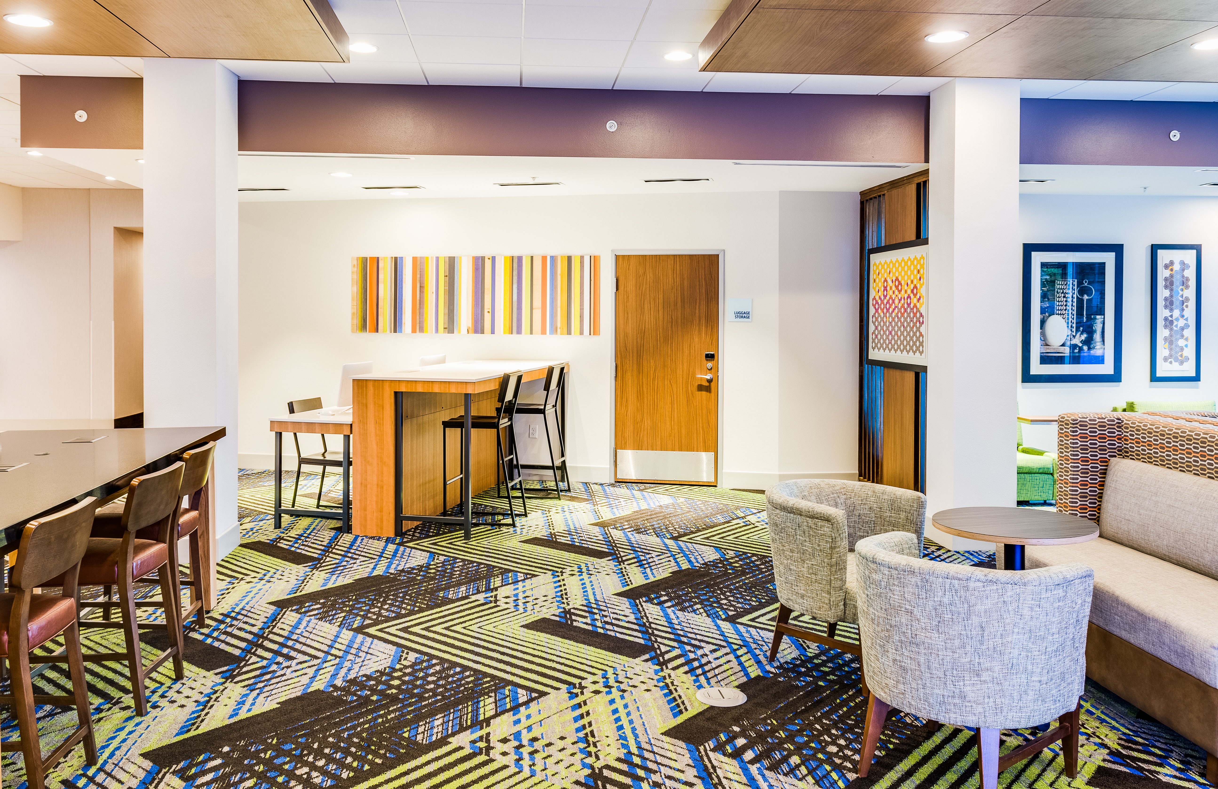 Holiday Inn Express Suites Russellville 36/59