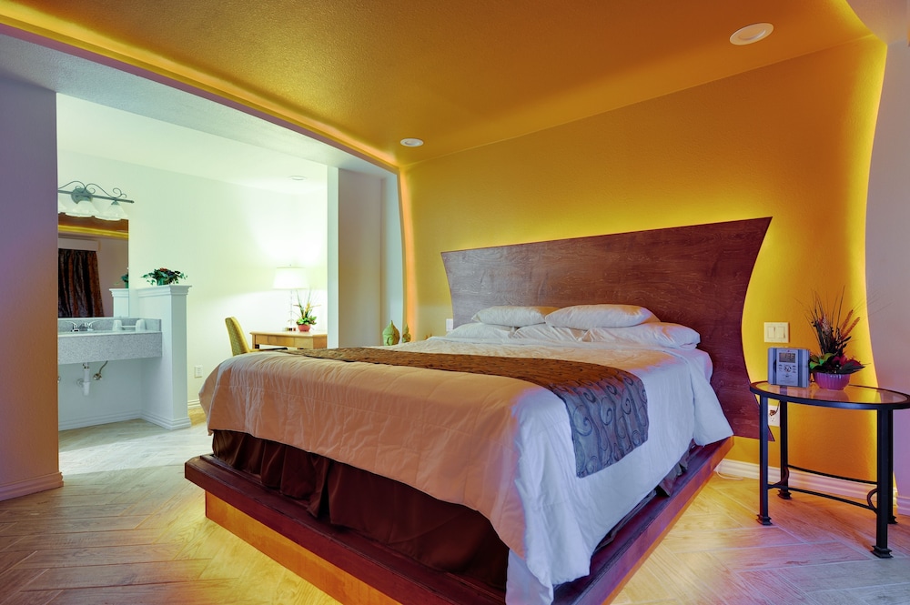 Romantic Inn Suites 10/43