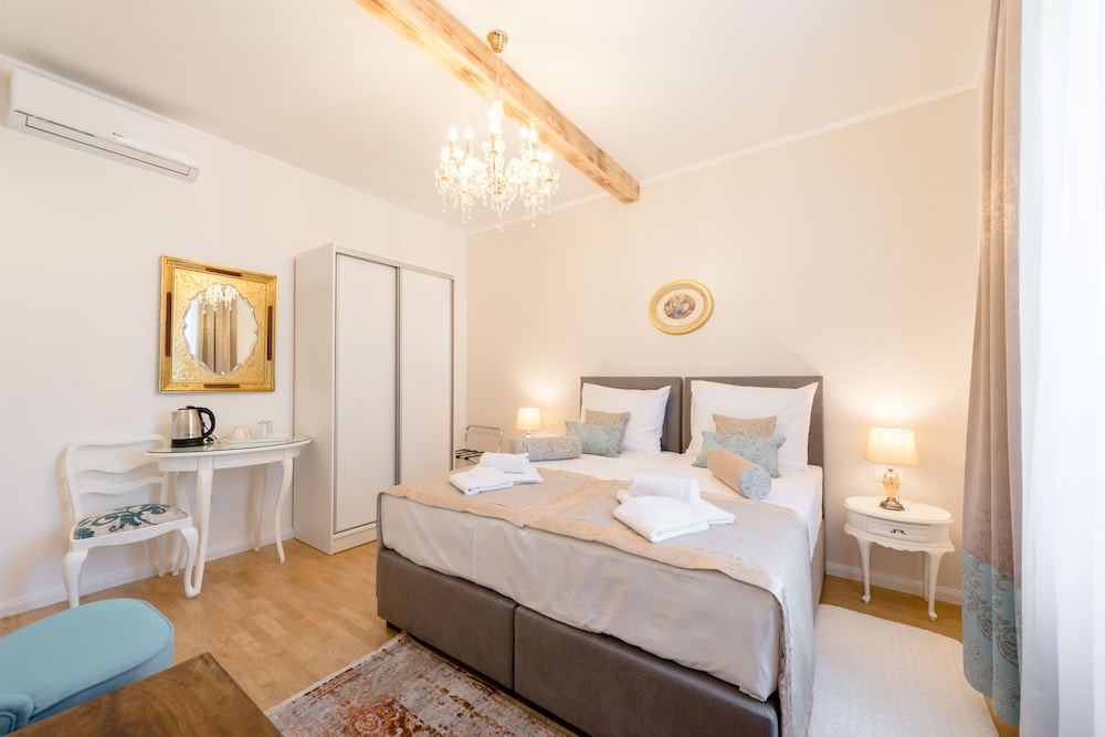Le Monde Luxury Accommodation 6/63