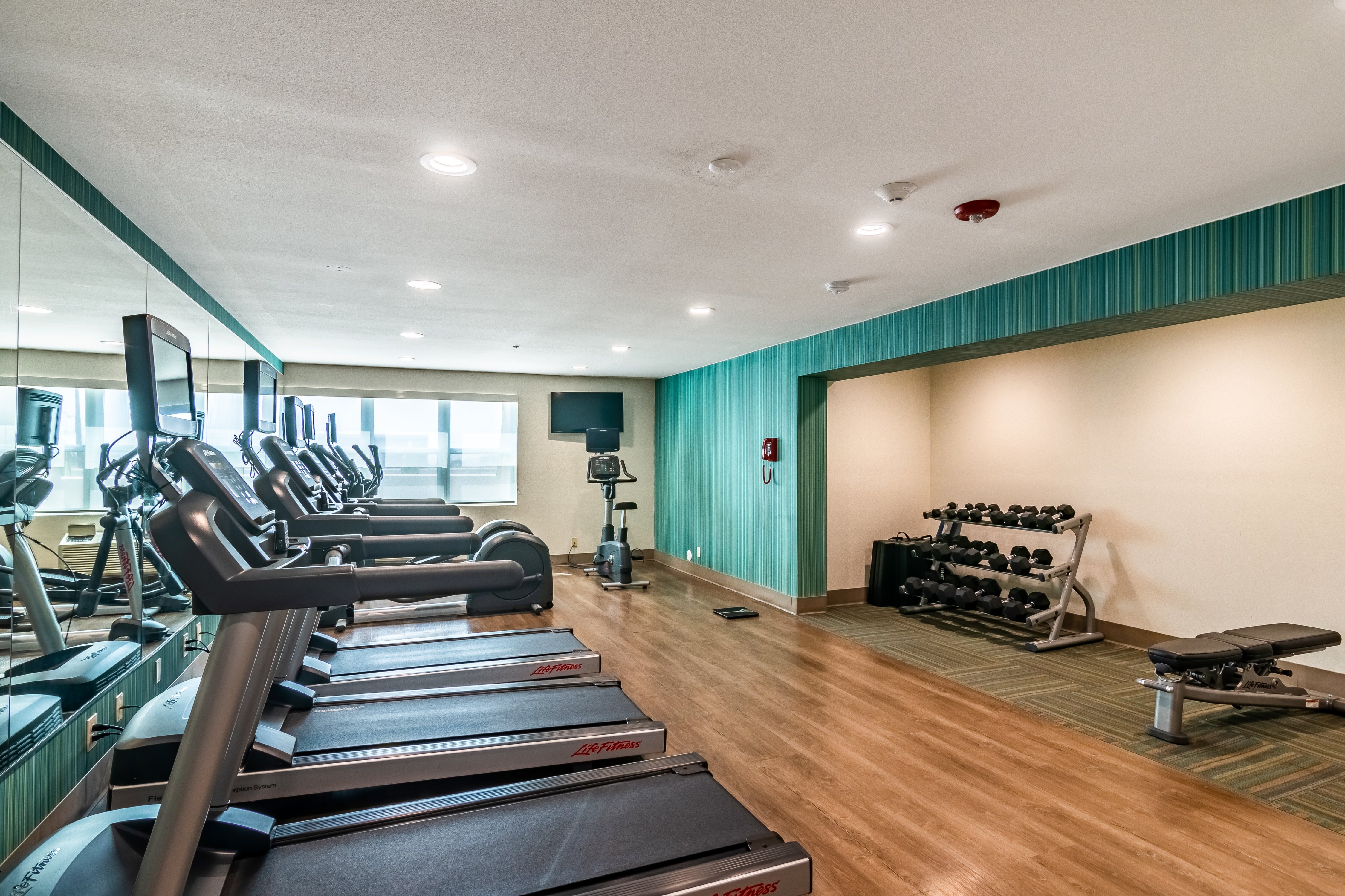 Holiday Inn Express And Suites Camarillo 7/14