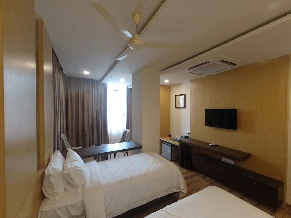 Vybrant Hotels 8/32