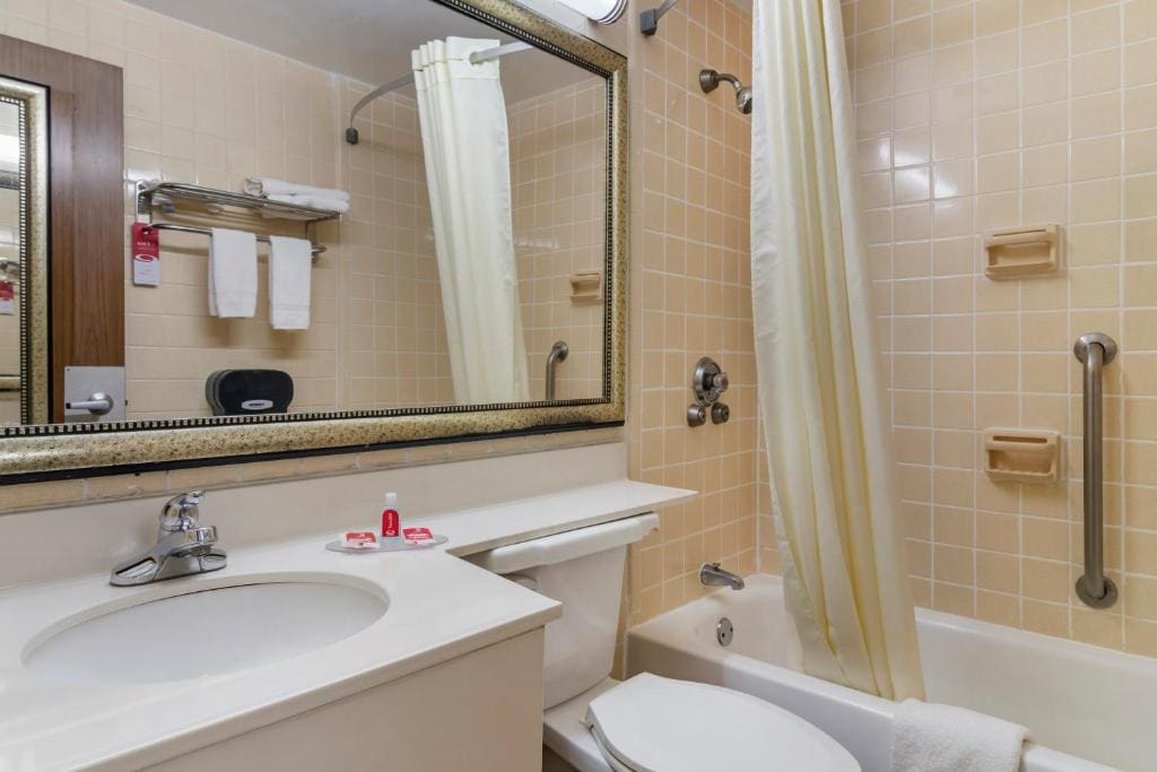Perry Inn & Suites National Fairground I 75 31/33