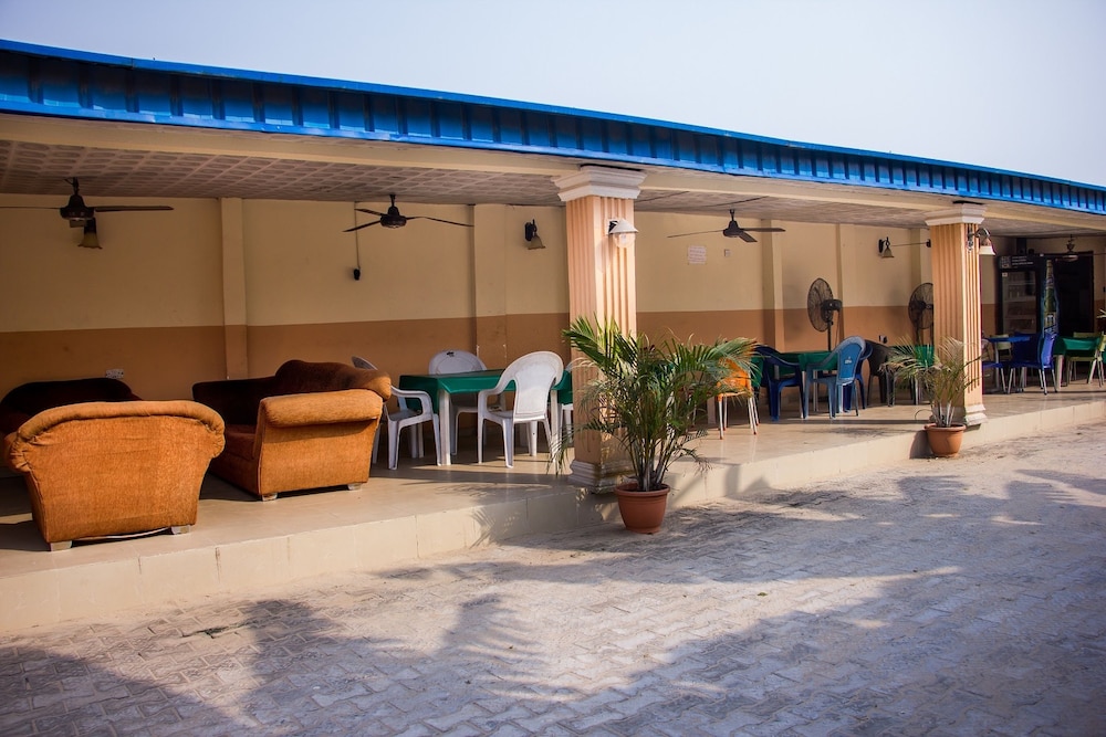 Castle City Resort & Suites Annex 1/8
