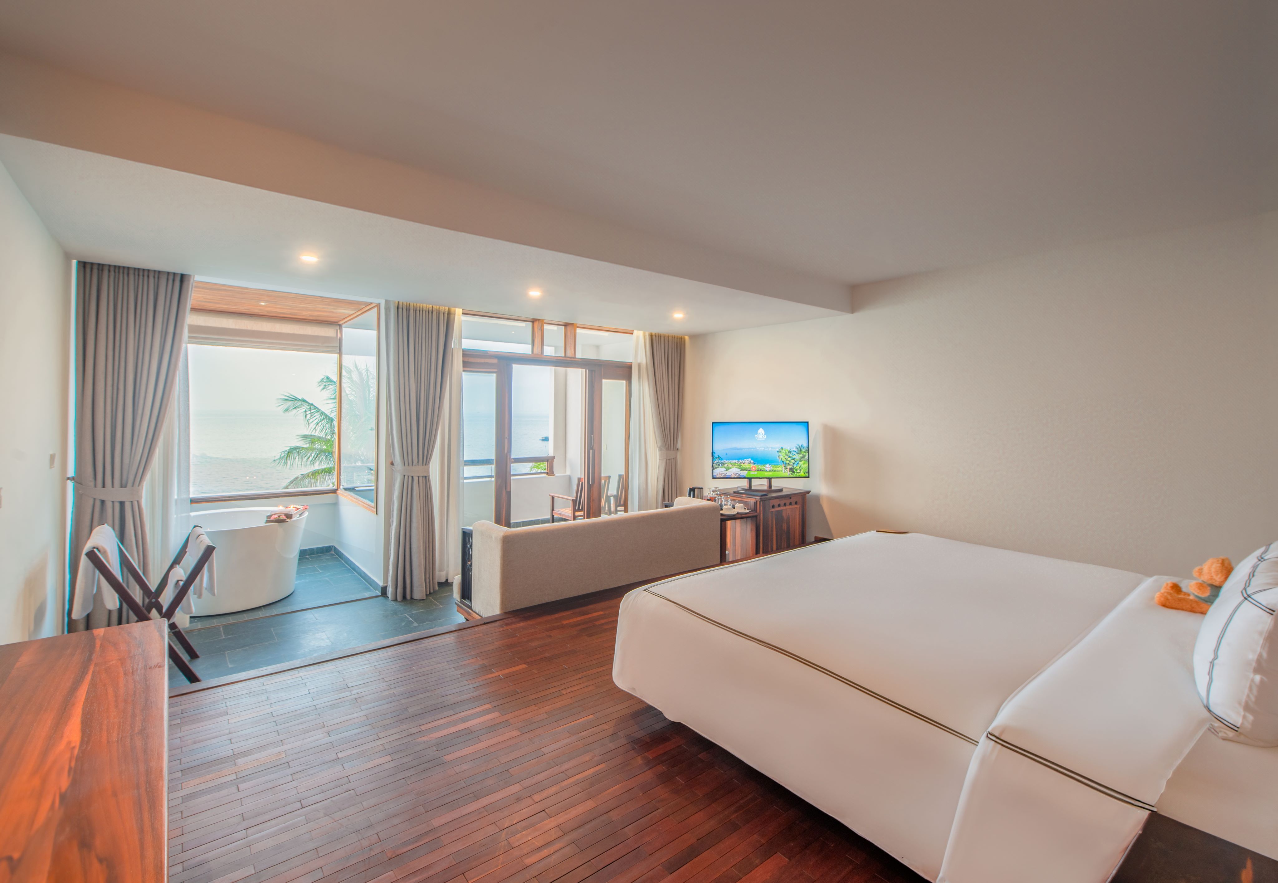 Premier Executive Ocean Suite