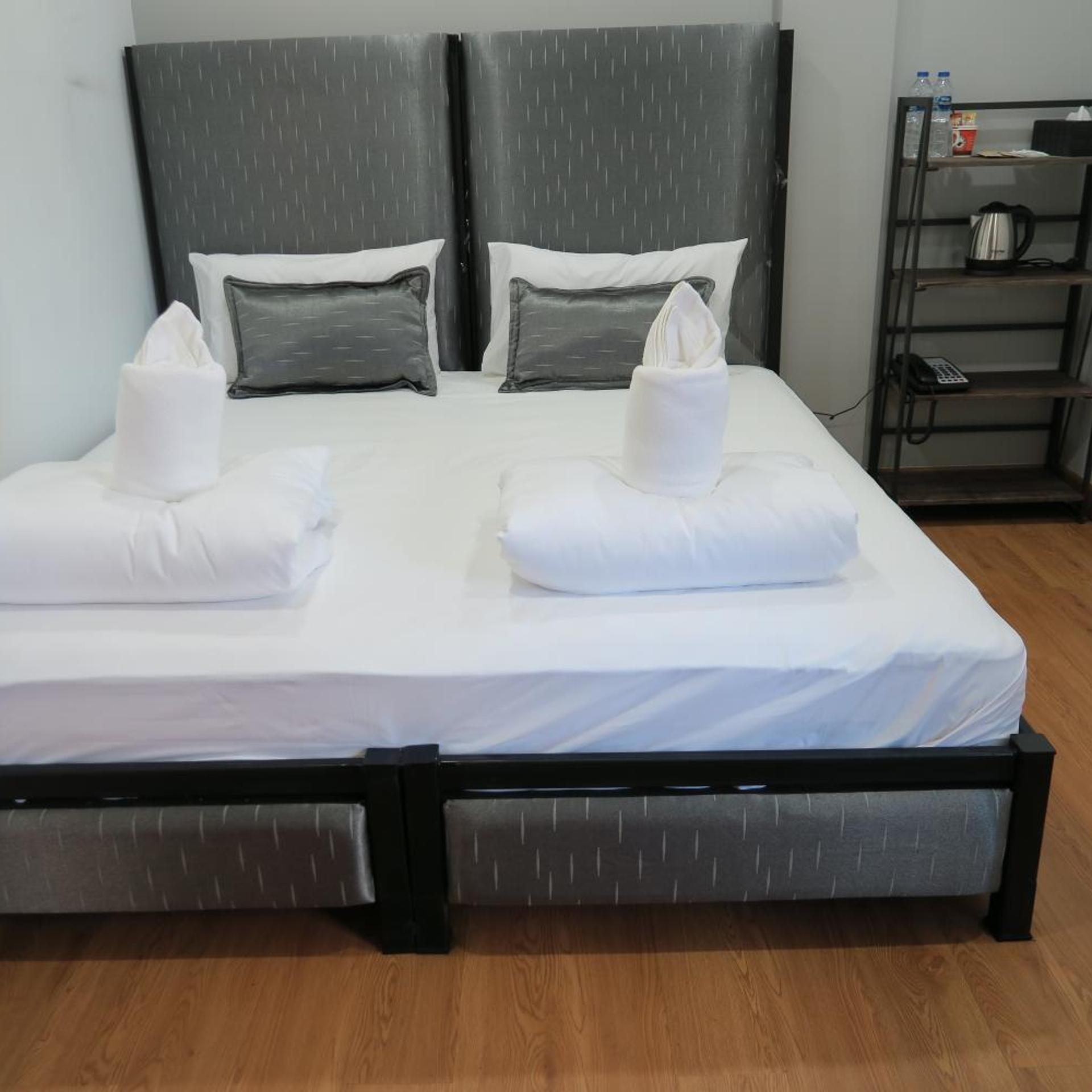 غرفة بسرير مزدوج بحمام مشترك، The Mira Hotel Chiang Rai 4/8