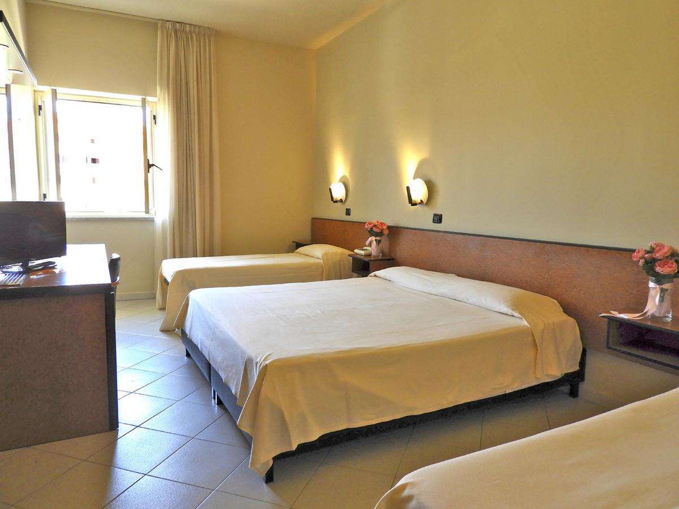 Hotel Scigliano 18/36