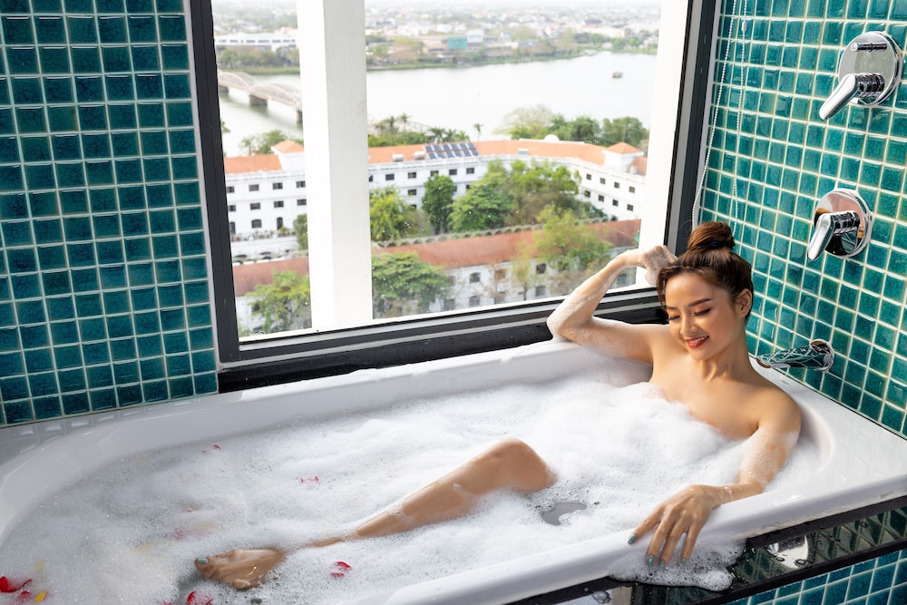 White Lotus hotel Hue 30/50