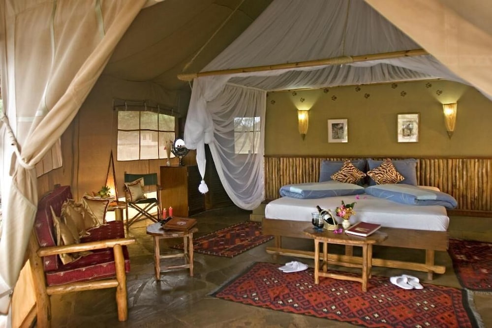 SEVERIN SAFARI CAMP 7/36