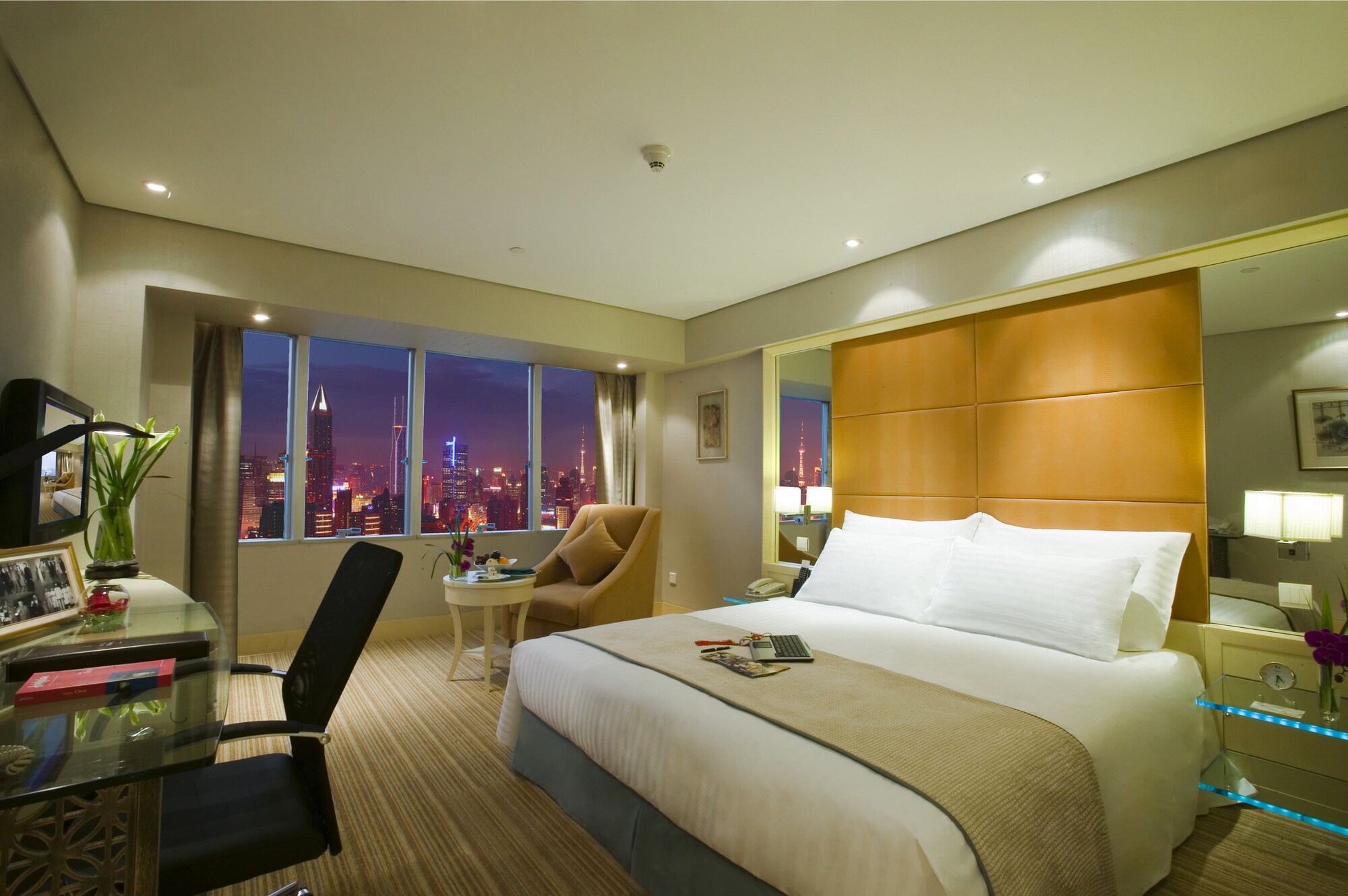 大床房 豪华城景大床房، Jin Jiang Tower Hotel 5/9