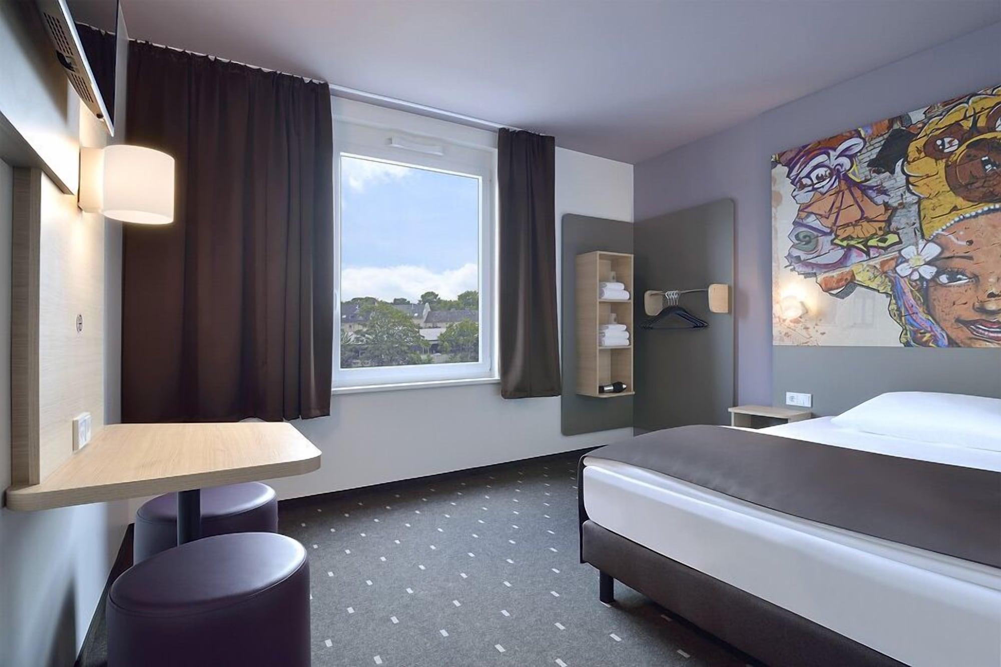 ROOM, SINGLE