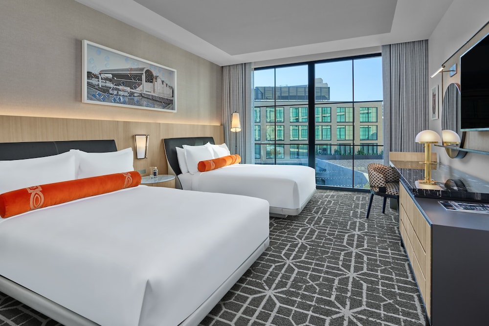 DELUXE, 2 QUEEN BEDS, ACCESSIBLE