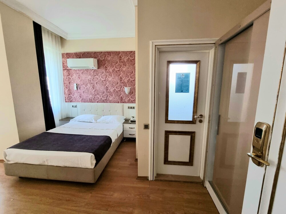 Europa Hotel 13/61