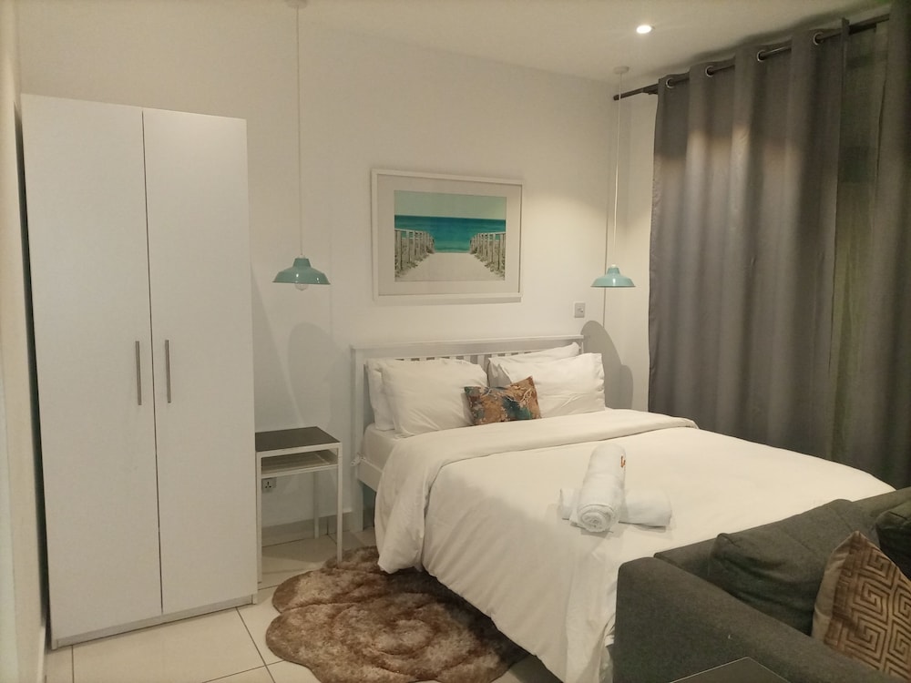 Embassy Gardens Premier Suites 28/50