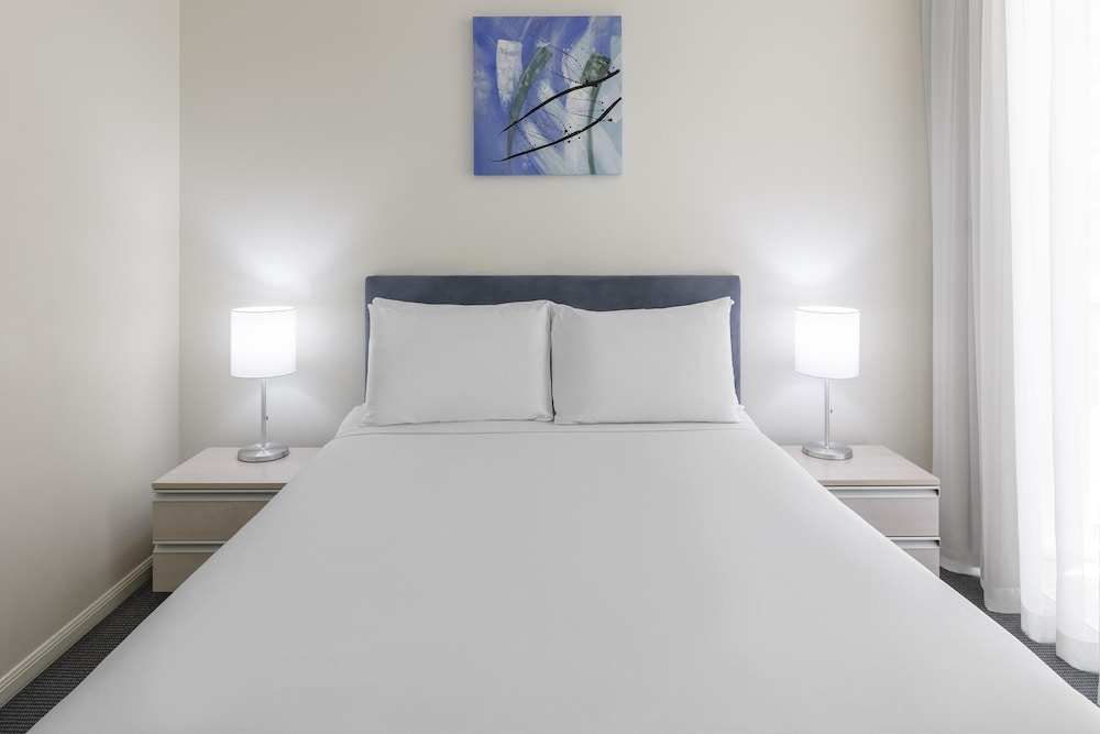 PARK REGIS CITY QUAYS 23/53