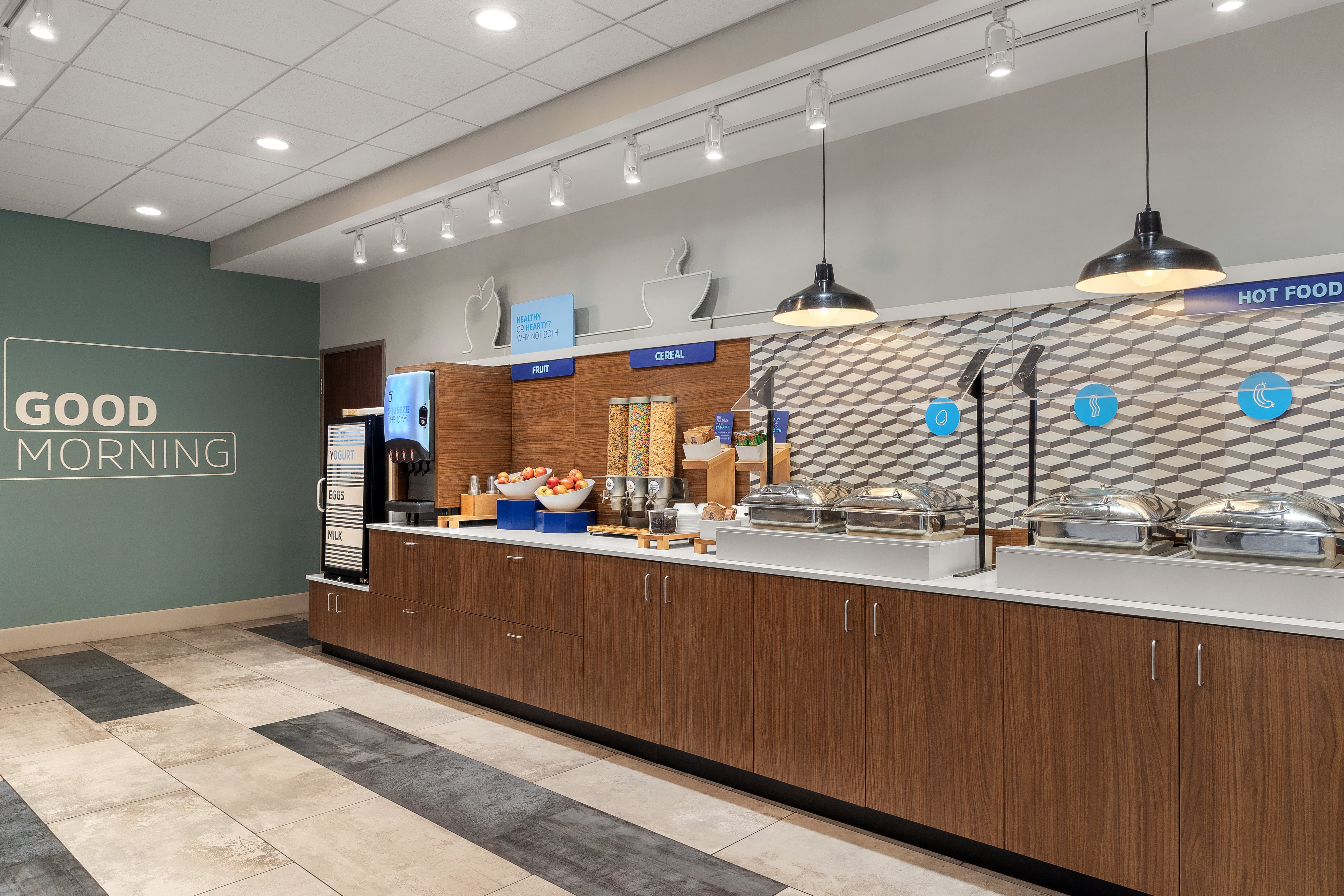 Holiday Inn Express Suites Staunton 5/75