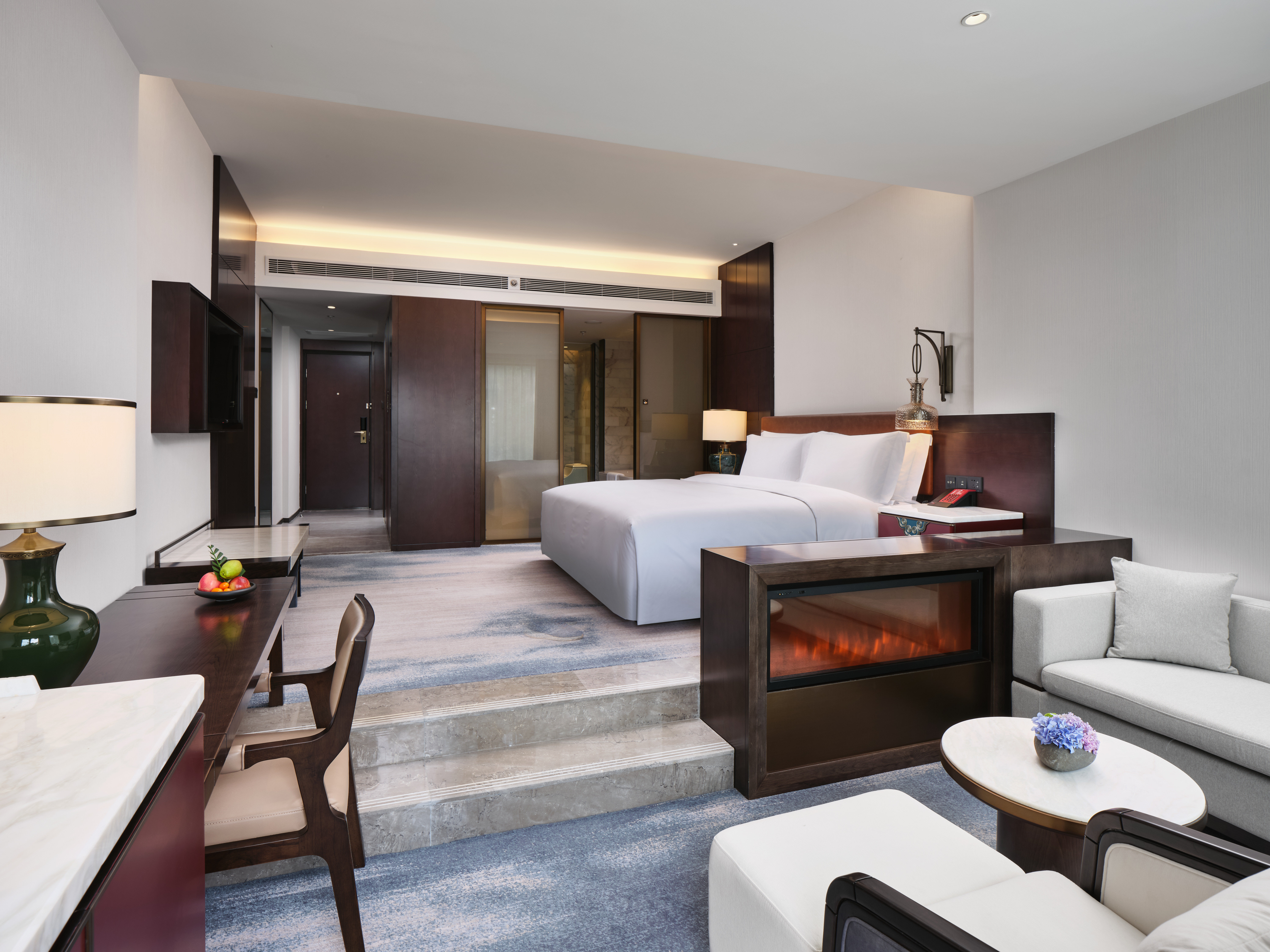 Room, King Bed, Mountain View