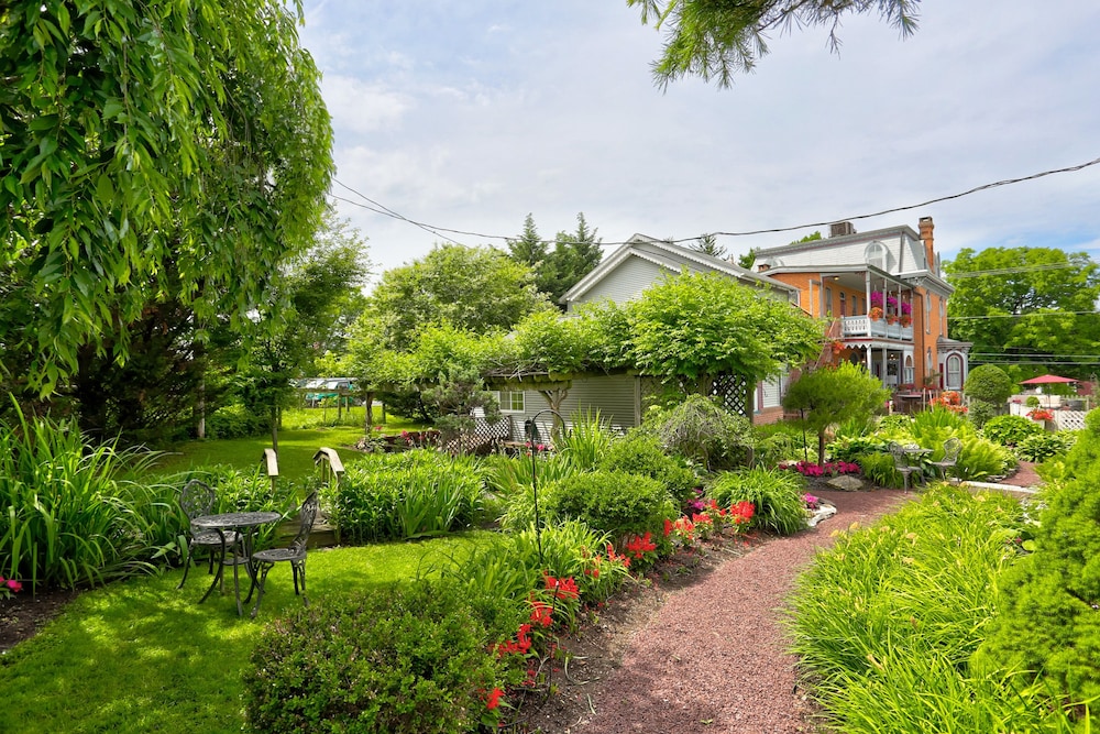 Greystone Manor Inn B&B 26/32