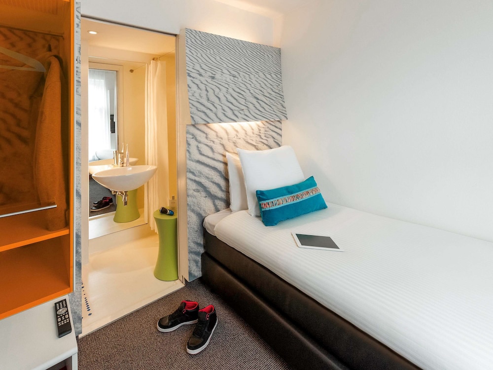 ROOM, SINGLE BED