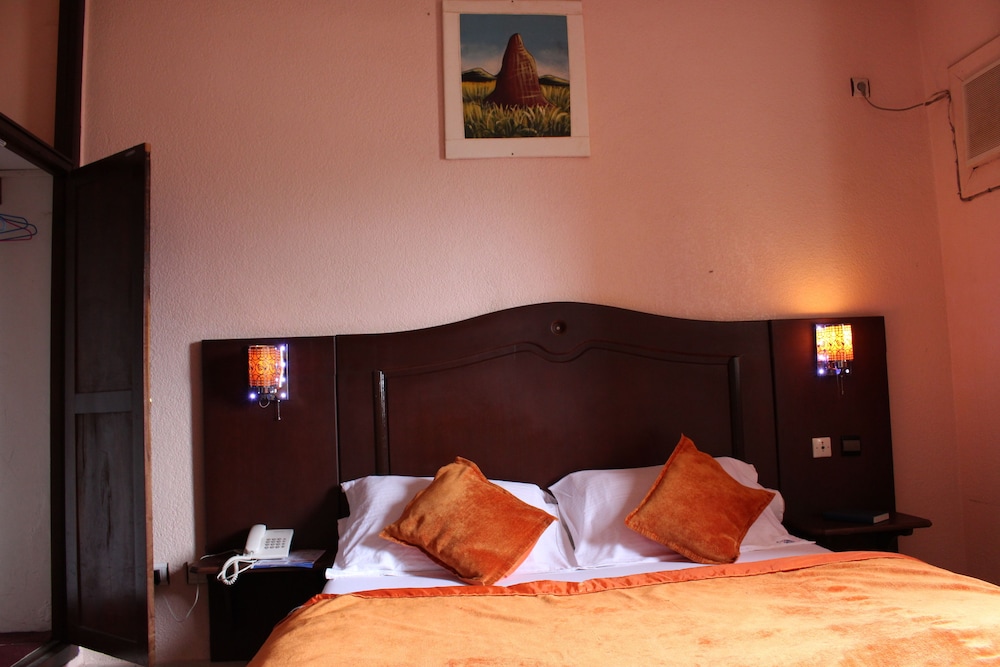 Tou'Ngou Hotel 12/50