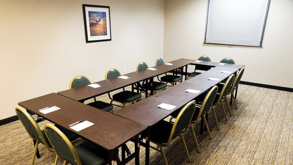 Candlewood Suites St. Joseph Benton Harbor 26/38