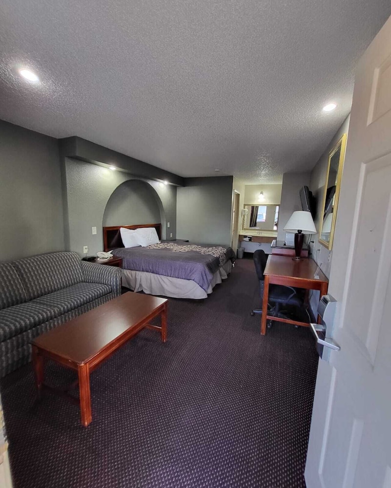 Hallmark Inn and Suites 11/30