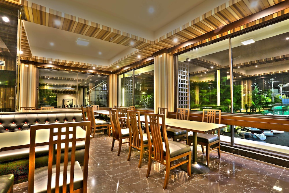 Chateau de Sukhumvit 43/52