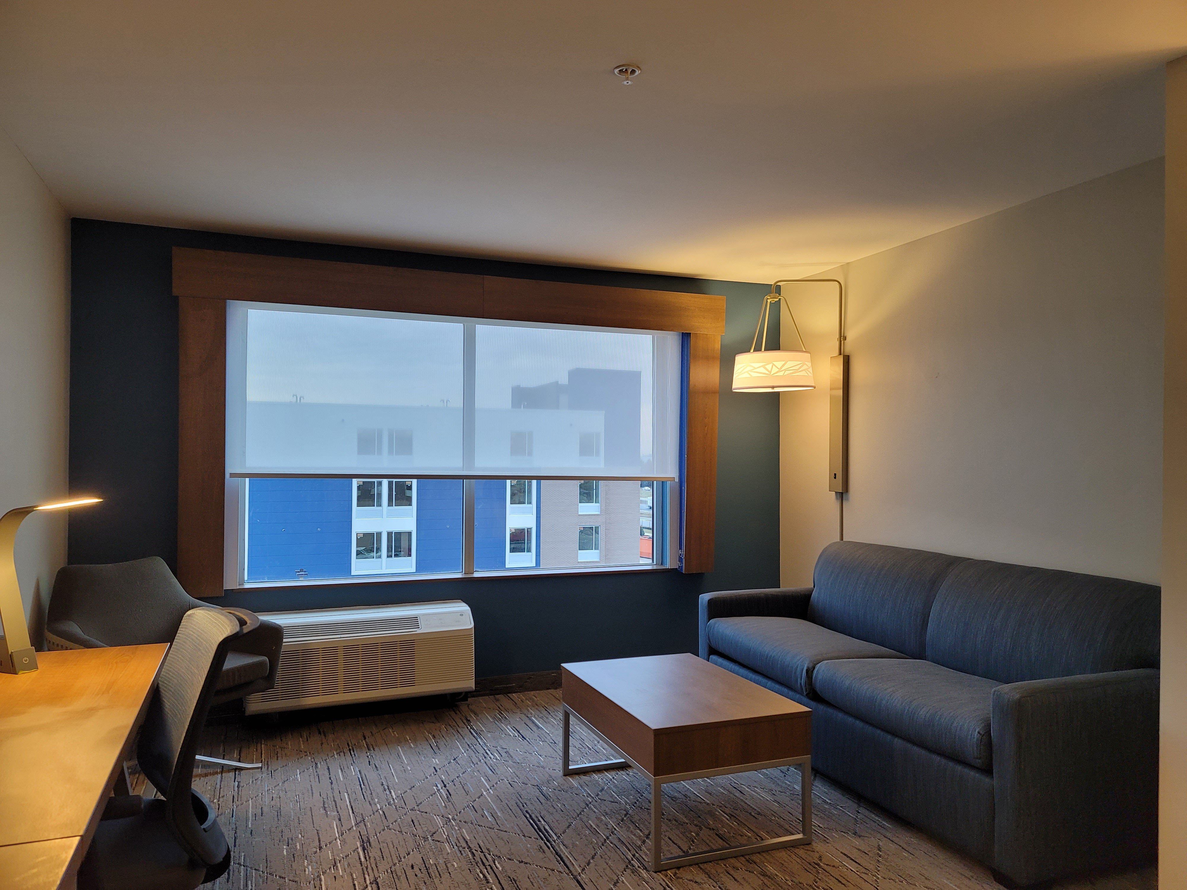 Holiday Inn Express & Suites DETROIT - DEARBORN 43/72
