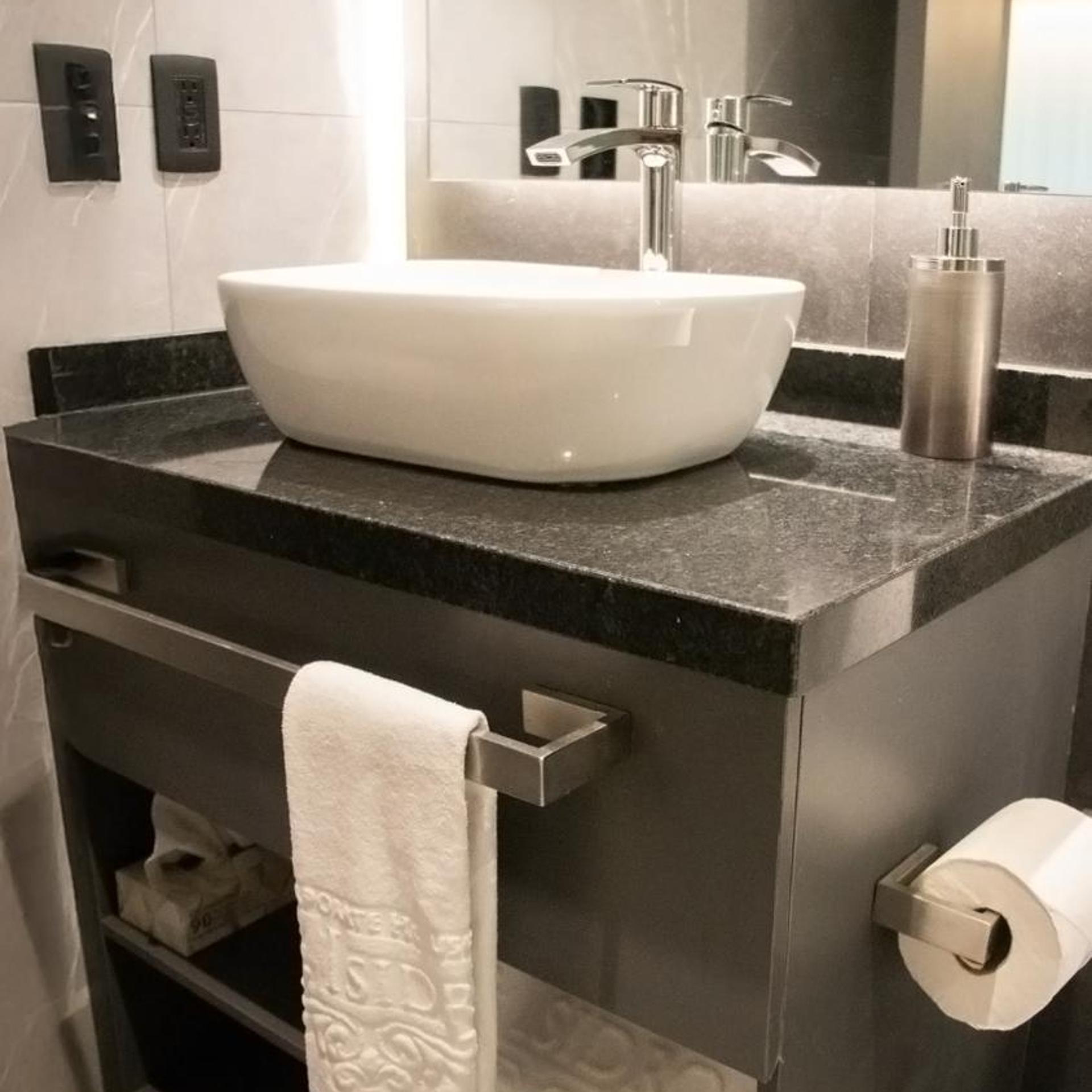 غرفة بسريرين منفصلين، St Isidro Suites Corporate Housing SPA & Wellness Center 3/4