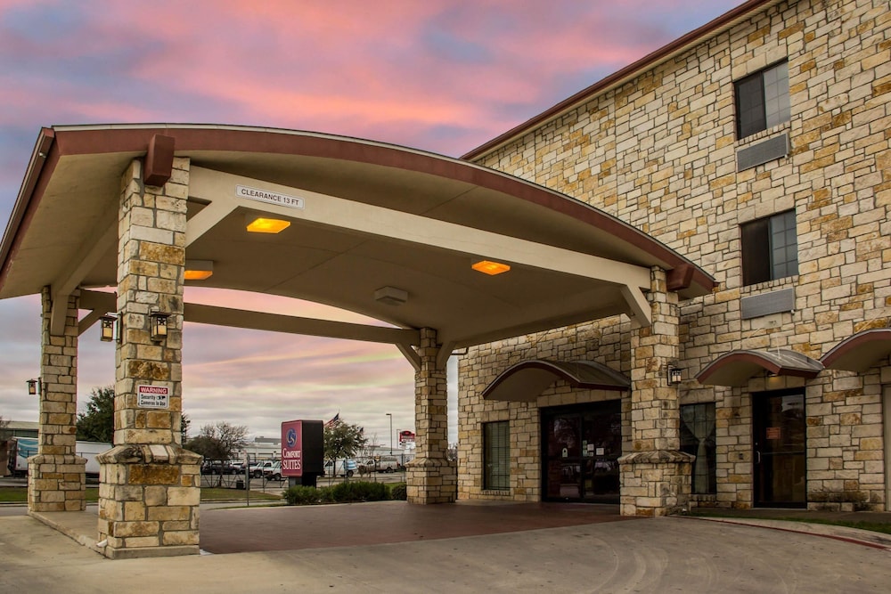 Comfort Suites San Antonio SeaWorld - Lackland AFB 5/39