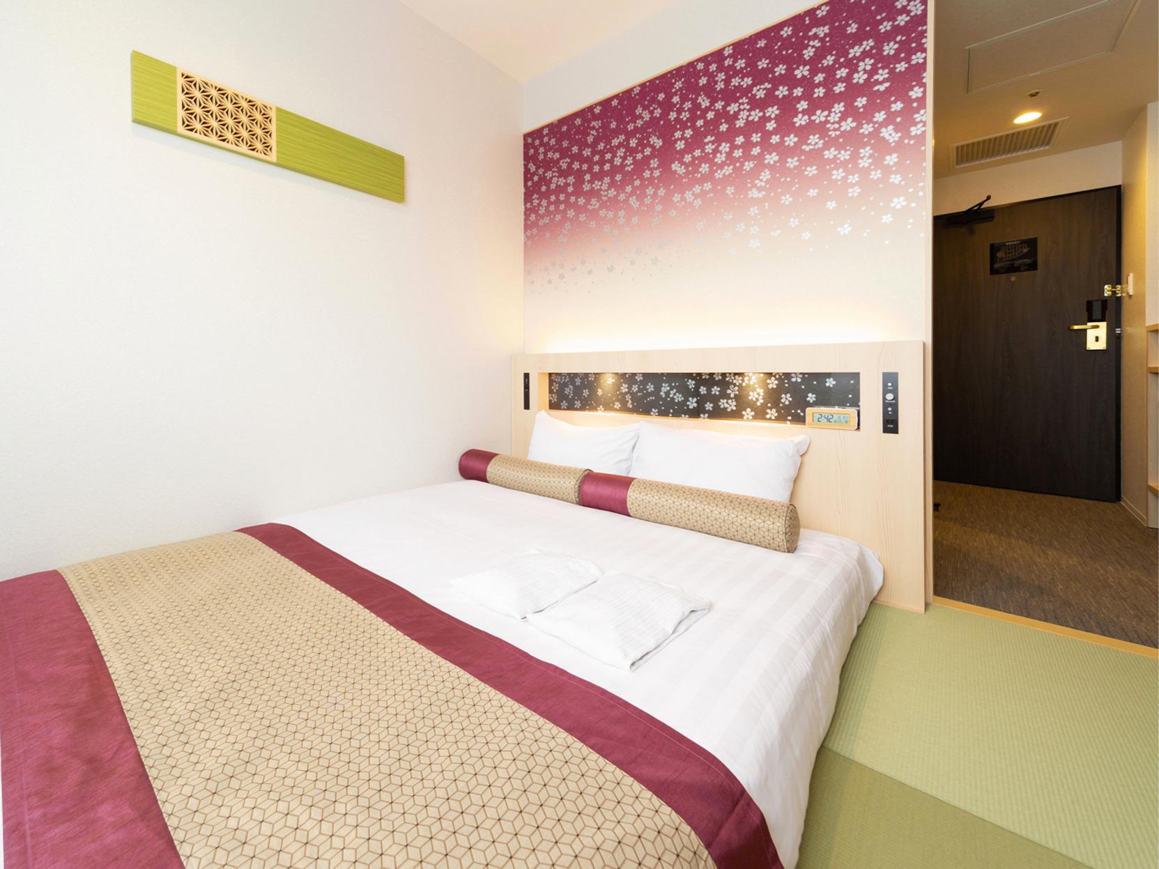 Sakura, Queen Bed