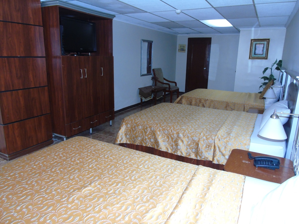 Hotel Malecon Inn 3/67