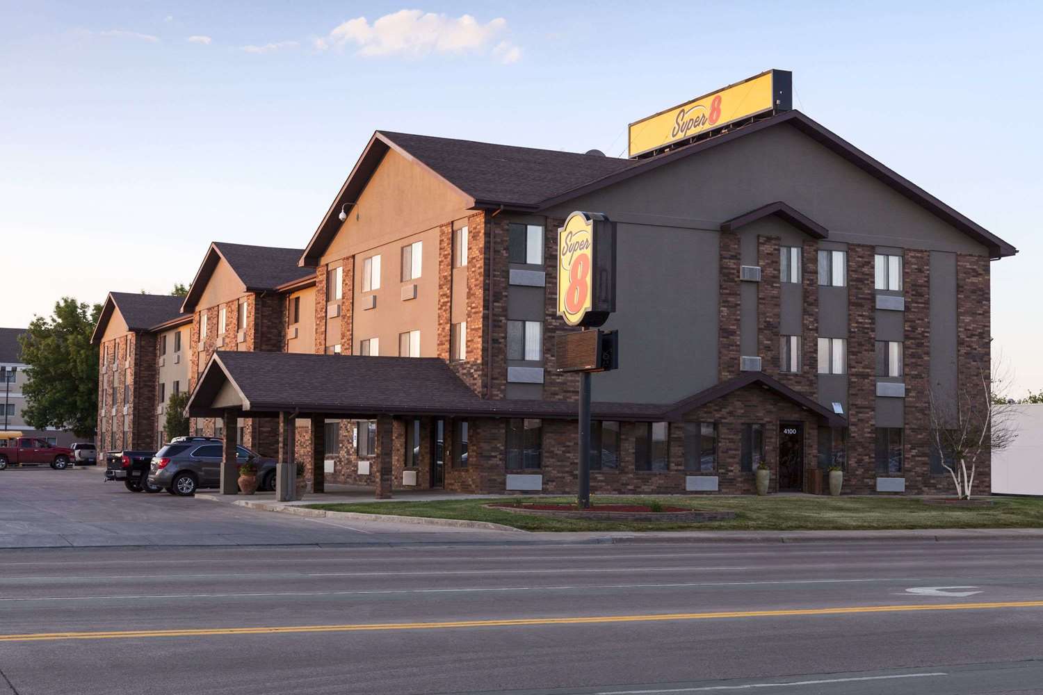 Super 8 by Wyndham Sioux Falls/41st Street 6/7