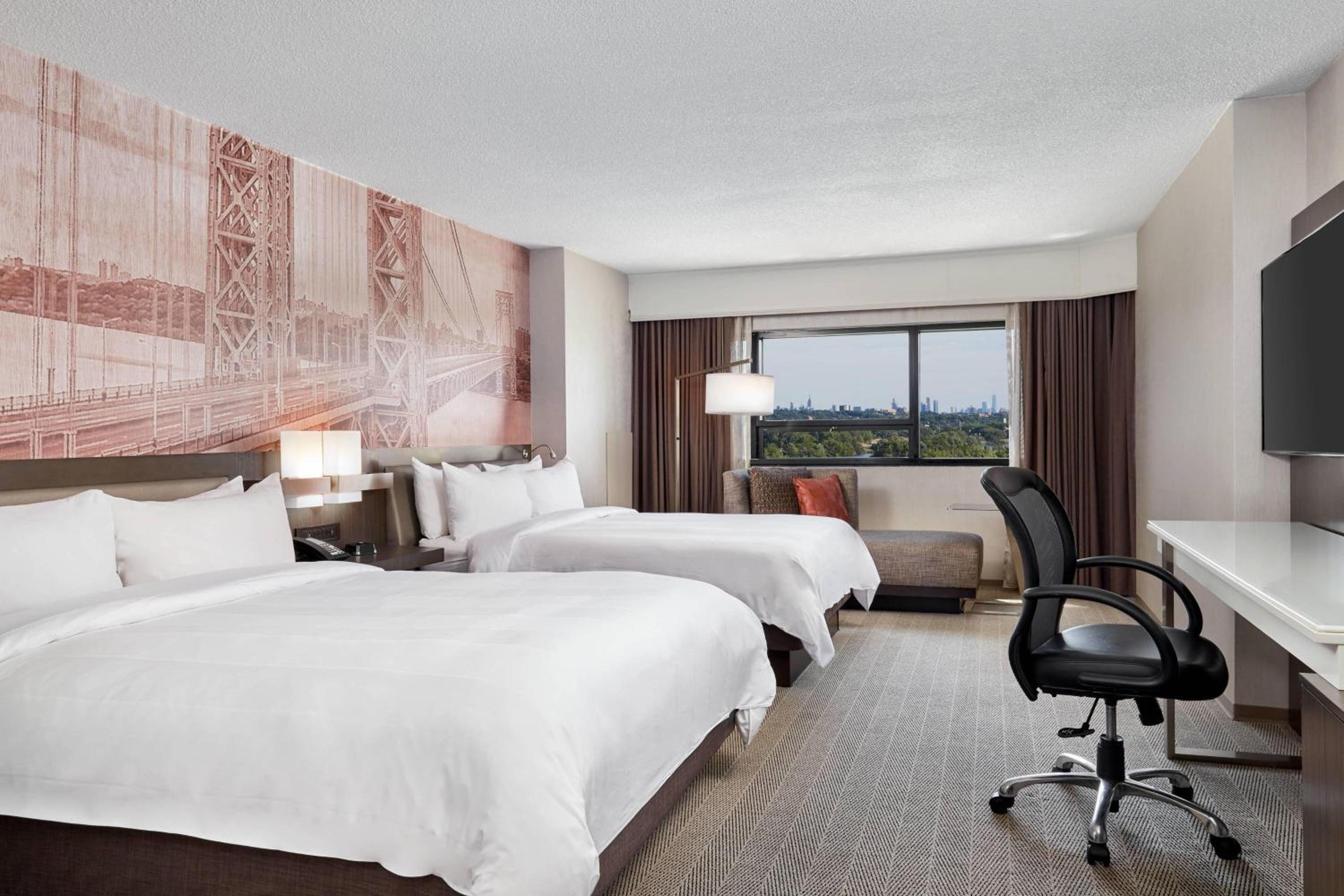 Guest Room, 2 Queen Beds, City Skyline View