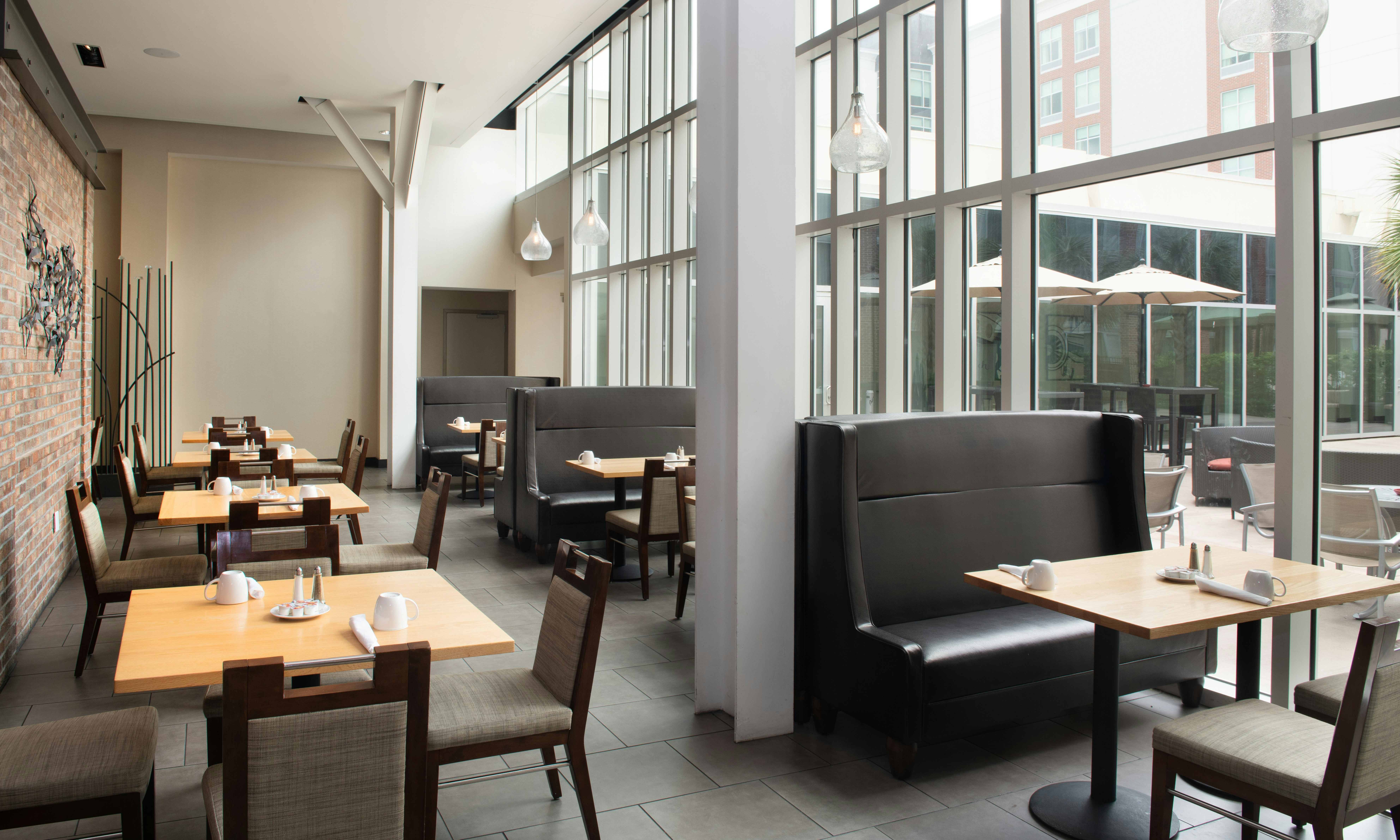 DOUBLETREE BY HILTON HOTEL AND SUITES CHARLESTON AIRPORT 40/60