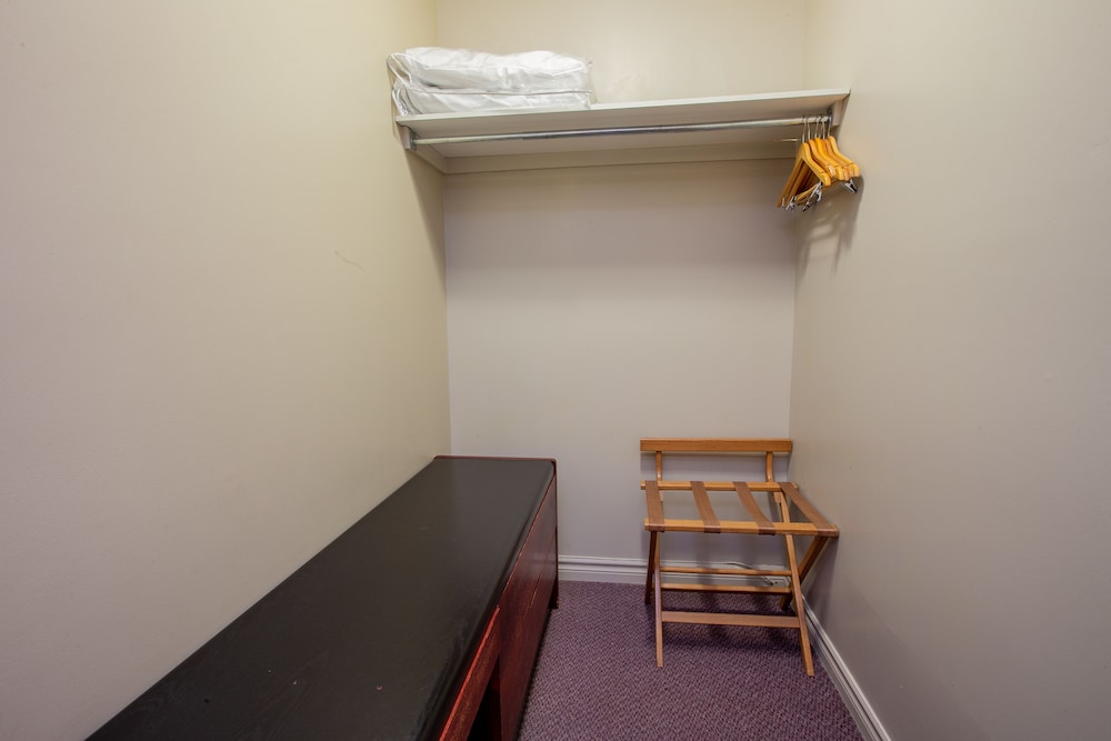 HOTEL MOTEL LE CHATEAUGUAY 16/26