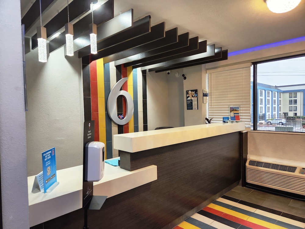 Lobby at Motel6 North Little Rock, AR, NORTH LITTLE ROCK - AR