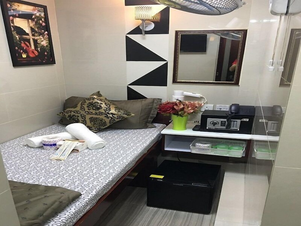 Rich Hotel 9/50