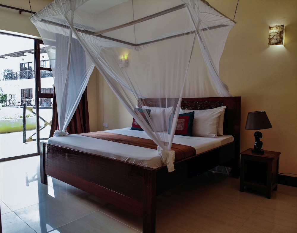 Amaan Beach Bungalows 30/38