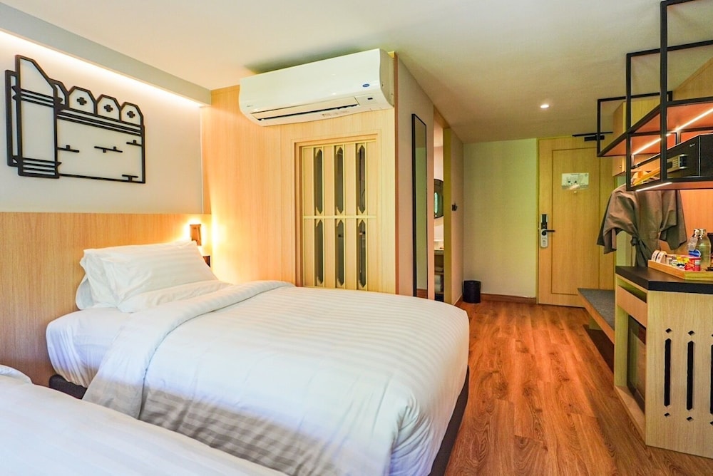 March Hotel & Suite Riverside 26/60